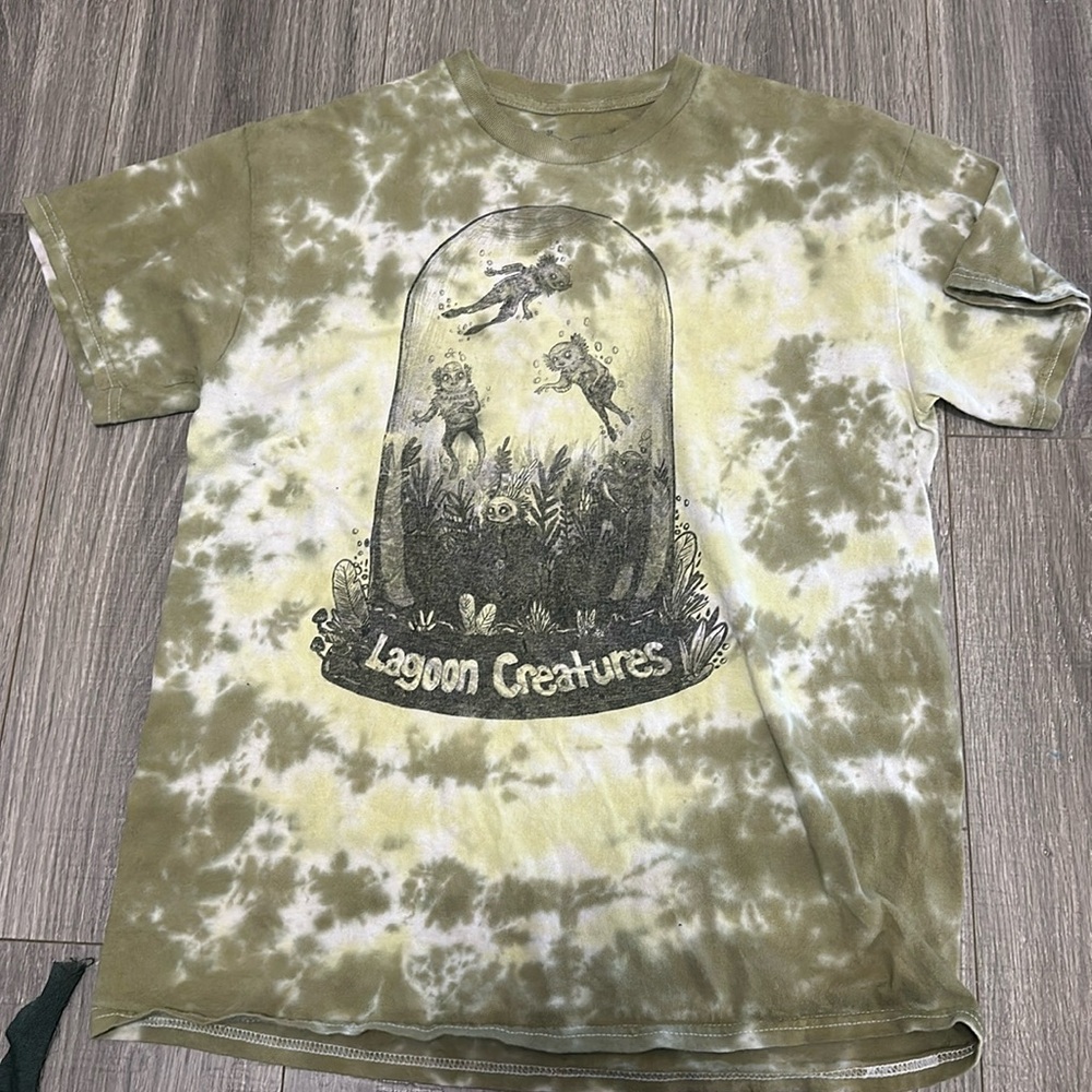 Hot Topic Stephanie Bayles tee graphic Lagoon Creatures